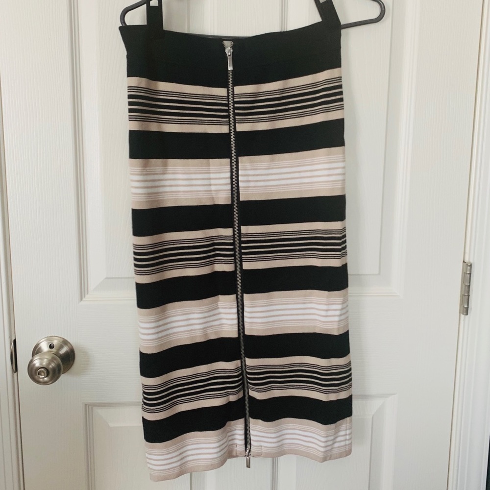 NY and Co stretchy zip up skirt